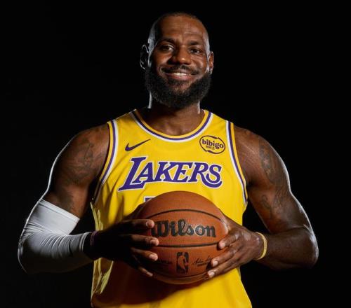 新春热闹非,人潮涌动,购物狂潮席,开云体育,开云体育官网,开云体育app,开云体育平台,KAIYUN,SPORTS,kaiyun登录入口